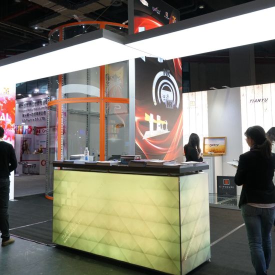 Diseño de stand de exposición personalizada de nuevo producto con letrero de letra LED y logotipo de la empresa